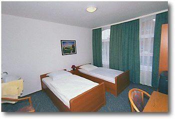 Pension Donau Grill Hannover Buitenkant foto